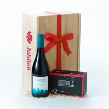 Pinot Noir and Riedel Glasses Gift Box